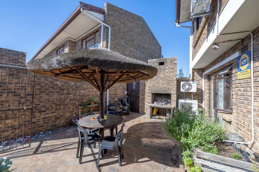 3 Bedroom Property for Sale in Stikland Western Cape